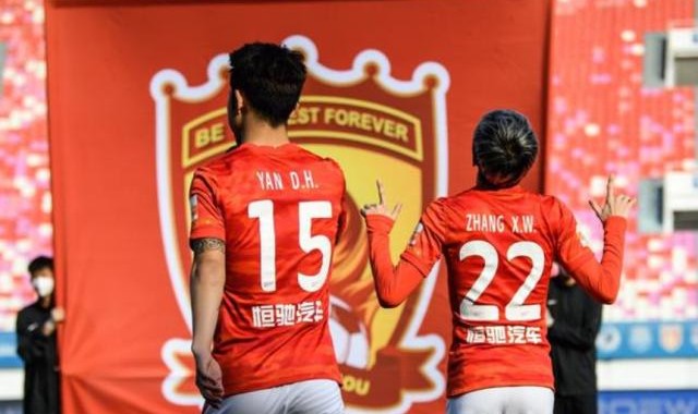 九游体育平台-广州队主场或搬大学城 严鼎皓张修维新赛季将留守